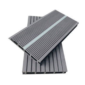 Le Decking composé d'extrusion naturelle de Co embarque WPC lumineux parquetant 16ft