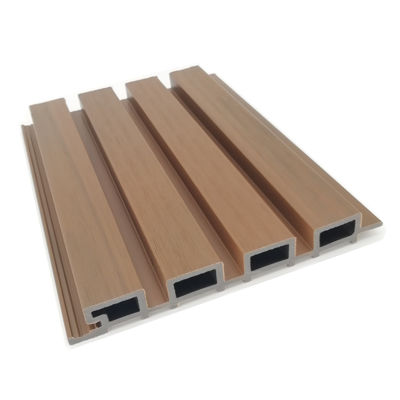 Le composite en bois imperméable de B1 ignifuge Wpc Wallpanel cannelé extérieur