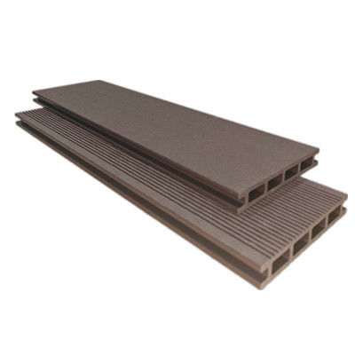 Plancher WPC surface brossée assurant la sécurité des espaces intérieurs et extérieurs 21 * 145 mm