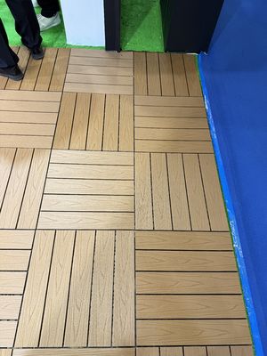 Revêtement de sol WPC 500x500 série Luxury : le savoir-faire définit l'excellence