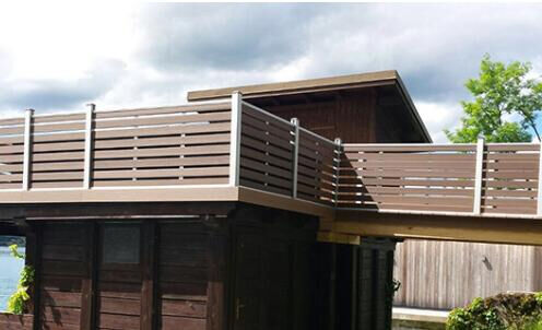 Panneau de clôture WPC résistant aux intempéries, faible entretien pour cour commerciale