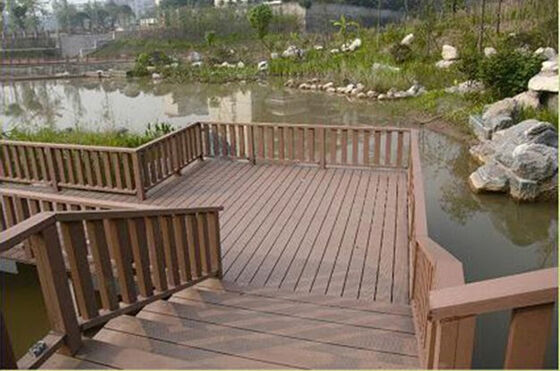 Clôture verticale à lattes WPC stable aux UV pour la communauté résidentielle