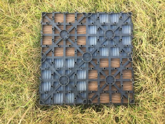 La plate-forme en gros de DIY WPC couvre de tuiles le revêtement de sol extérieur durable de 30*30CM pour l'usage résidentiel