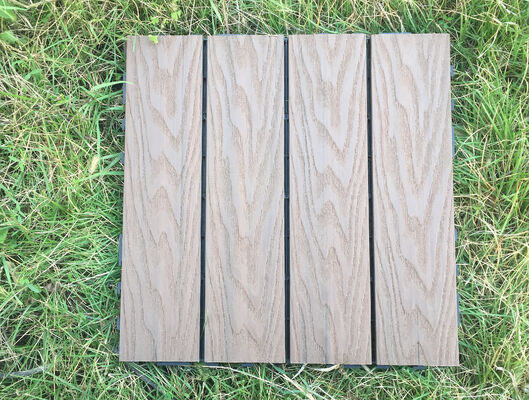 La plate-forme en gros de DIY WPC couvre de tuiles le revêtement de sol extérieur durable de 30*30CM pour l'usage résidentiel