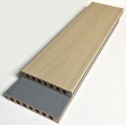 Échantillon gratuit anti-dérapant imperméable résistant aux UV couleur teck 140*23mm revêtement de sol composite extérieur coextrusion Wpc Decking
