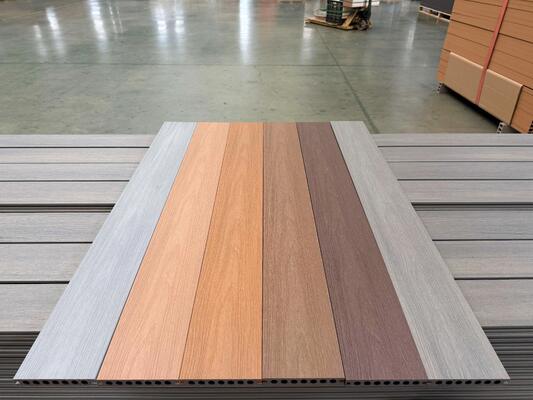 Piscine étanche en gros double couleur coextrusion Wpc platelage composite bois-plastique