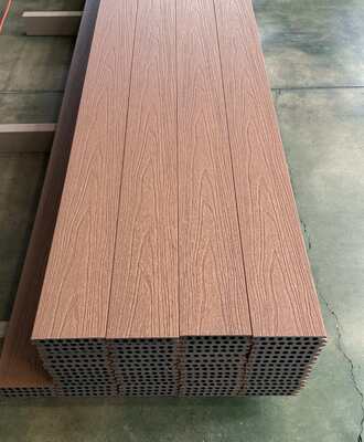 Decking composé de meubles d'extérieur des panneaux WPC de matériaux de construction durables