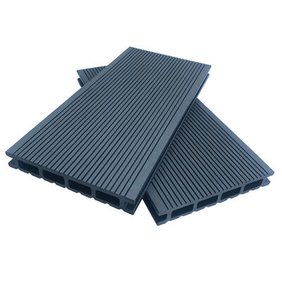 Platelage composite WPC moderne de haute qualité avec surface brossée antidérapante pour les parcs extérieurs