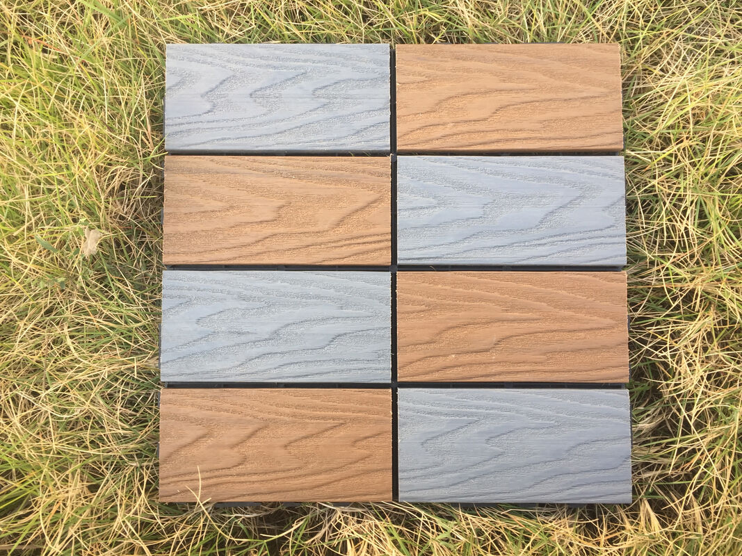 La plate-forme en gros de DIY WPC couvre de tuiles le revêtement de sol extérieur durable de 30*30CM pour l'usage résidentiel