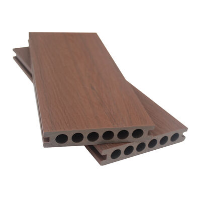 Le revêtement de sol extérieur de Co-Extrusion WPC a recouvert le platelage imperméable composé en plastique en bois